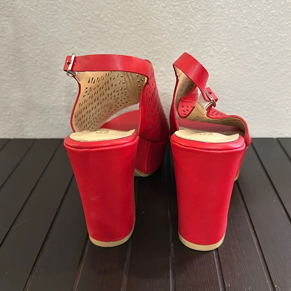 CAMSSOO RED PLATFORM HEELS - Picture 3 of 5